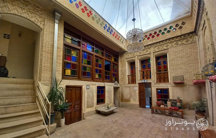 اقامتگاه پنج‌دری از خانه‌های تاریخی شیراز